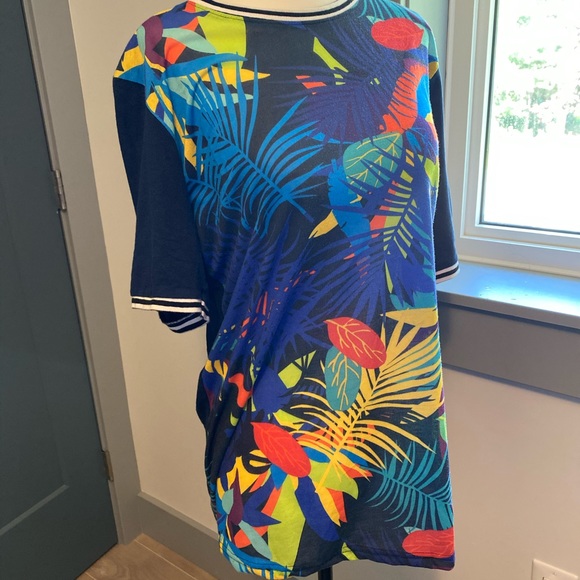 2/30 Broken Threads floral crewneck tee women’s - Picture 2 of 9